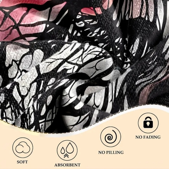 A Gothic Universe ✦ Skull Horror Towel ✦ Black Red Microfiber Ritual Beach 59" - Picture 5 of 6